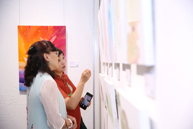 香华天新艺境上海宝胜划廊李善单玛馨玲月明镜划展