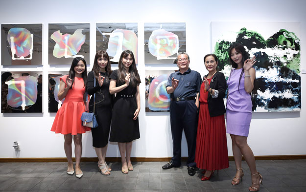 香华天新艺境上海宝胜划廊李善单玛馨玲月明镜划展