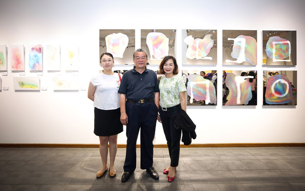 香华天新艺境上海宝胜划廊李善单玛馨玲月明镜划展