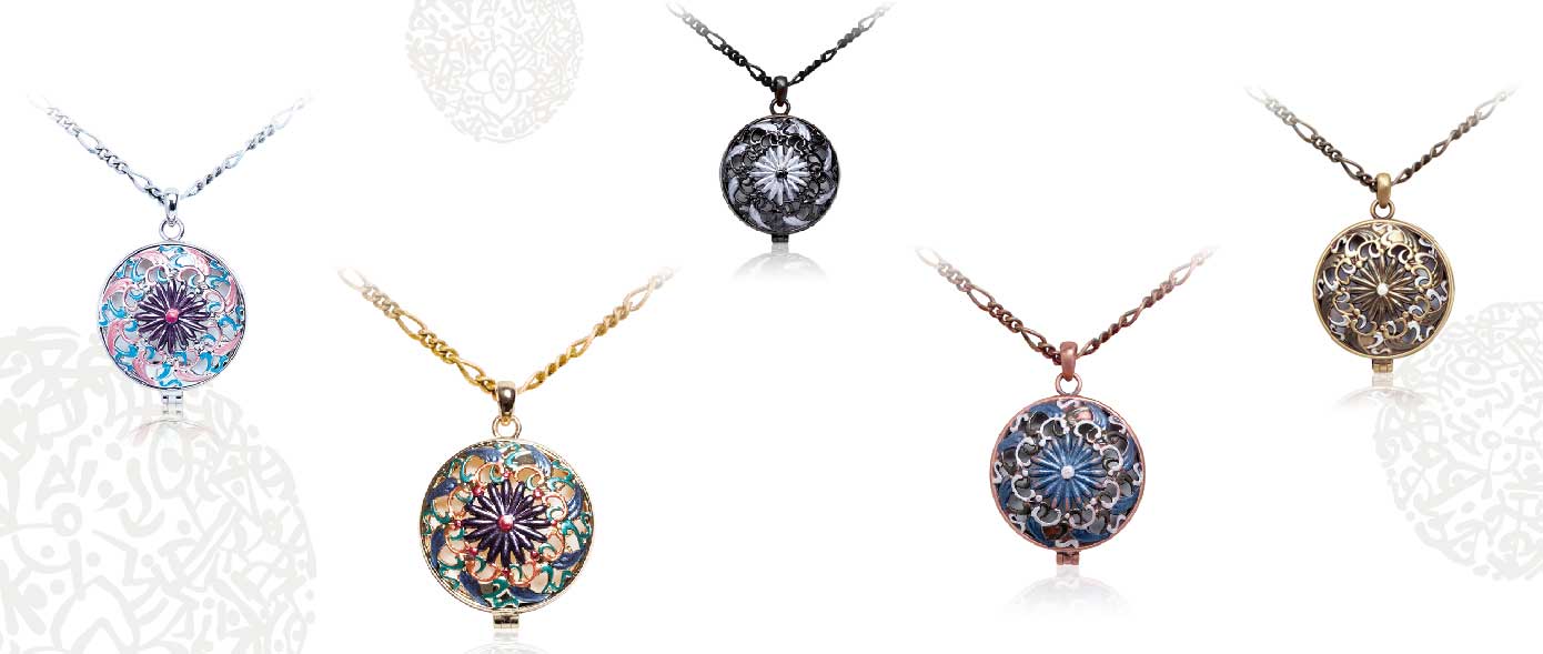 歡喜般若圖騰藝術香氛項鍊，手工彩繪，藝術授權：  李善單教授《掌握乾坤／鳳舞九天》圖騰 雕塑／銅•億萬年化石(彩斑菊石)