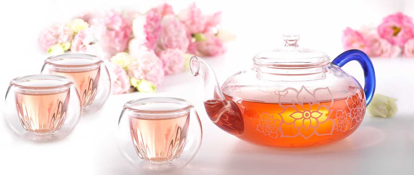 「事事如意大連發」精品茶具禮盒：一壺四杯。藝術授權：李善單教授《香格里拉系列10／十寶．大運波羅花》