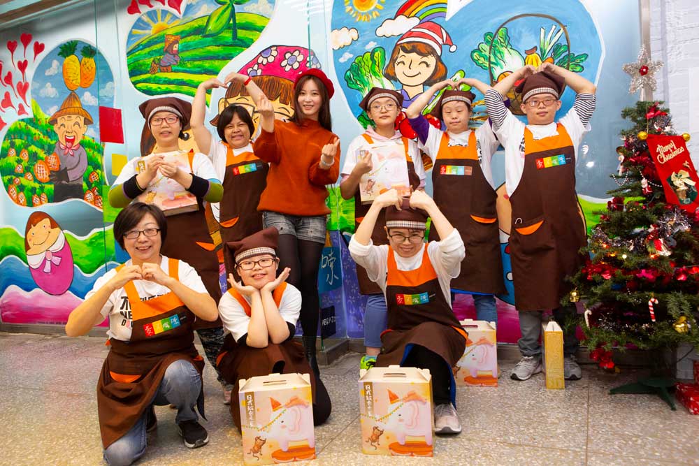 香華天藝術家陳誼欣拜訪唐氏症基金會愛不囉嗦庇護工廠