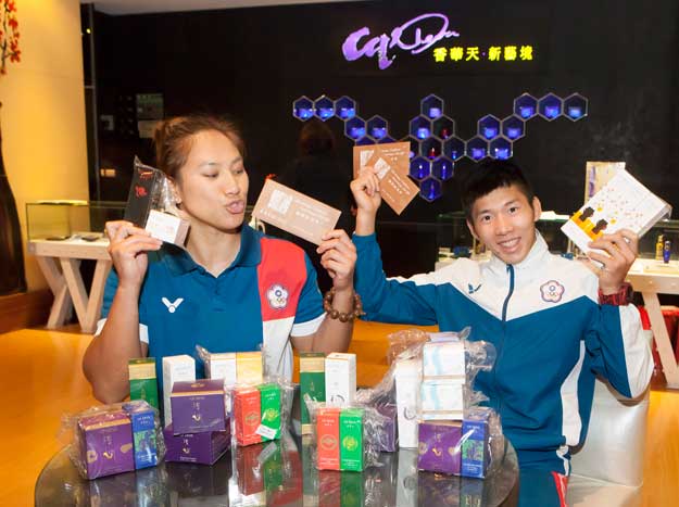 香華天集團周貝芬董事長贊助亞運克拉術銅牌選手詹皓程楊憲慈