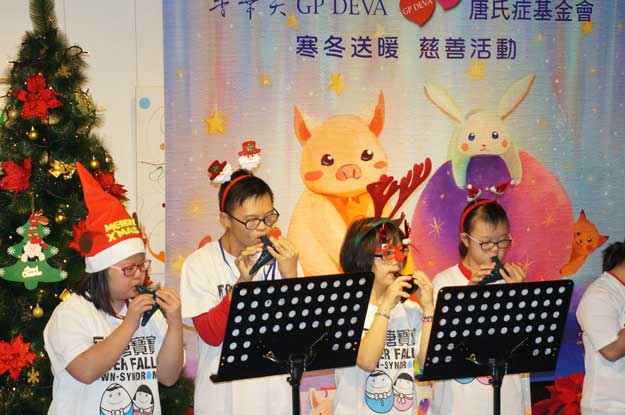 香华天新艺境与唐氏症基金会寒冬送暖在台中门市 