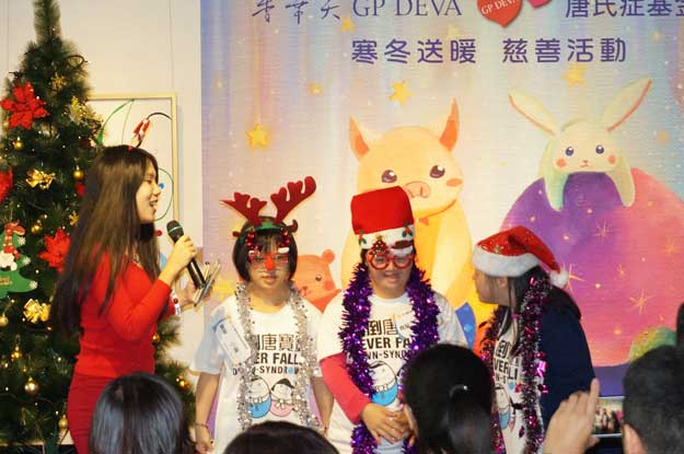 香华天新艺境与唐氏症基金会寒冬送暖在台中门市 一日店长