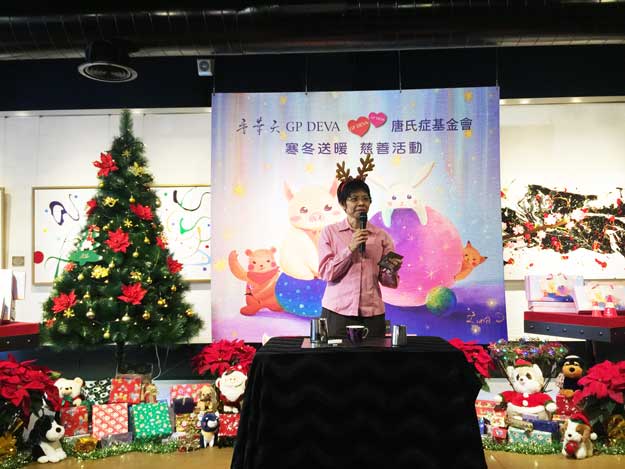 欧舍咖啡副总李美娟在香华天新艺境寒冬送暖一日店长活动