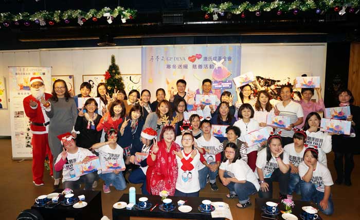 香华天寒冬送暖合影