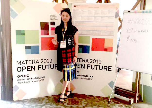 香华天致力推展艺术丰富生命的理念，这次特别派员香华天大中华区行销总监暨新艺术博览会专案总监王瑞珍，传递艺术文化对人们的正向影响力。